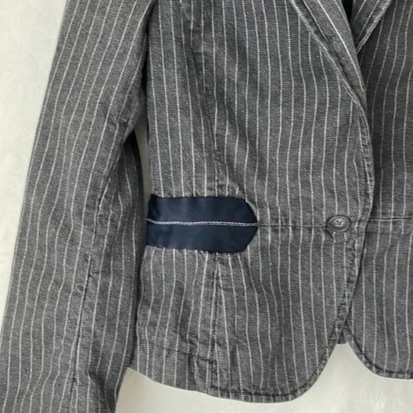 Theory Barker Pin Striped Blazer Jacket. SIZE: Medium. - Picture 10 of 12